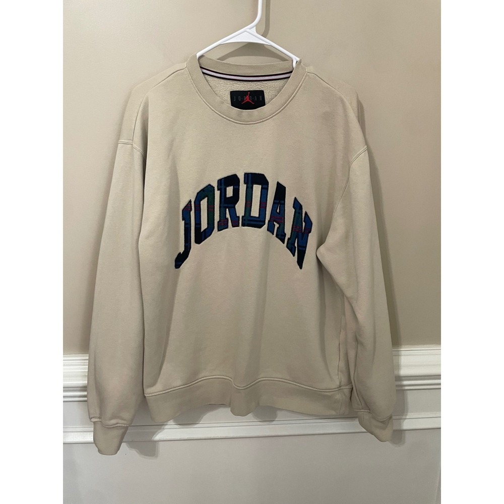 Jordan Essential Holiday Fleece Crewneck Sweatshirt Tan Tartan Plaid Size M